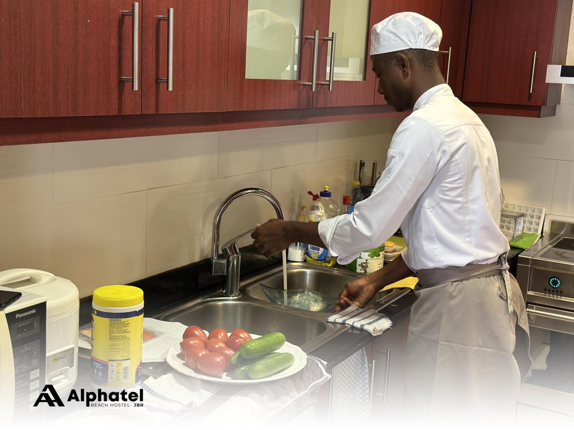 Alphatel Beach Hostel Jbr Dubai Eksteriør billede